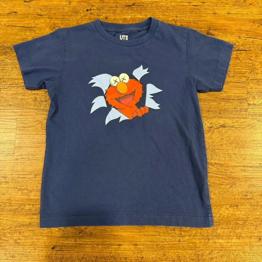 Uniqlo KAWS Sesame Street Blue Elmo‎ Graphic T Shirt Kid's Boy's Girl's M 7-8